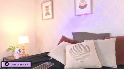 Vee Simons online show from 01.31.26