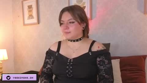 Vee Simons online show from 02.06.26