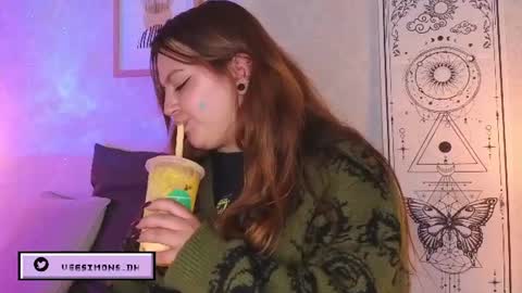 Vee Simons online show from 07.02.26