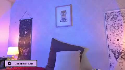 Vee Simons online show from 07.10.26