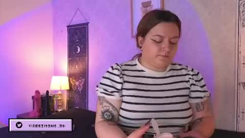 Vee Simons online show from 07.23.26
