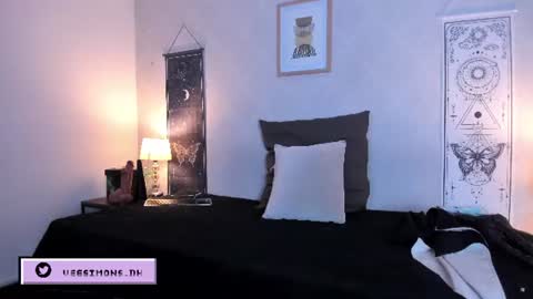 Vee Simons online show from 07.28.26
