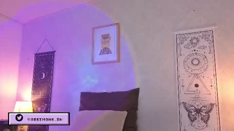 Vee Simons online show from 07.31.26