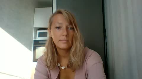 Snapshot of veessa chatting on 09.20.25 Veessa online show from 09.20.25