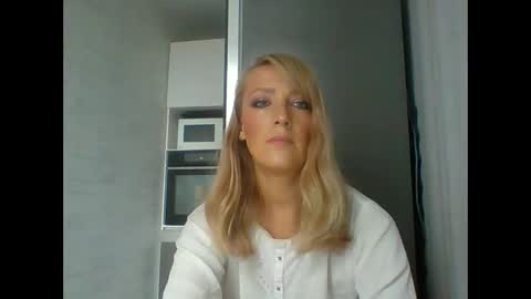 Snapshot of veessa chatting on 10.19.25 Veessa online show from 10.19.25