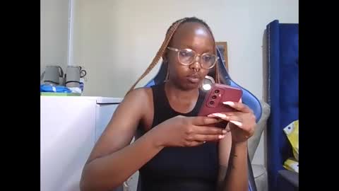 Snapshot of veey_dellah chatting on 12.19.25 veey online show from 12.19.25