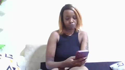 Snapshot of veey_dellah chatting on 12.22.25 veey online show from 12.22.25