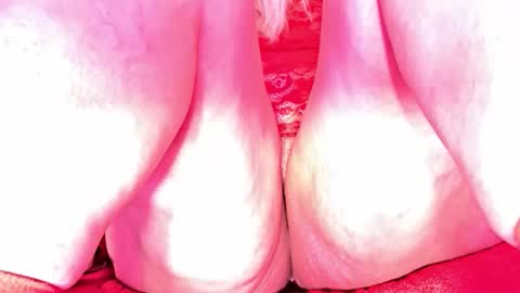 Snapshot of veheveun chatting on 12.16.25 Vehe Veun online show from 12.16.25