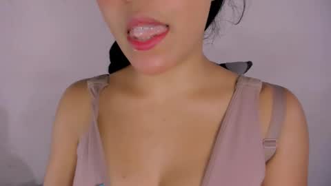 Snapshot of veky_saliva01 chatting on 03.29.26 camila online show from 03.29.26