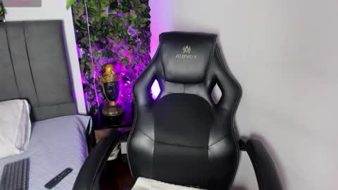 Snapshot of velakimm chatting on 10.06.25 Isabella online show from 10.06.25