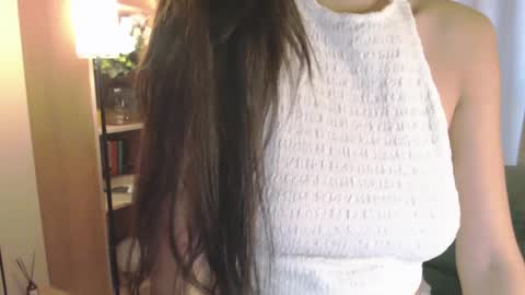 Snapshot of veliasai chatting on 05.25.26 VeliaSai online show from 05.25.26