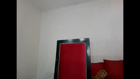 velk_hot1 online show from 02.26.25