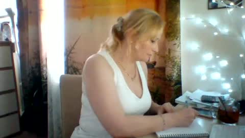 Snapshot of velka_raspberry chatting on 06.21.26 velka_raspberry online show from 06.21.26