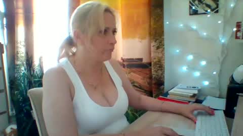 Snapshot of velka_raspberry chatting on 07.23.26 velka_raspberry online show from 07.23.26