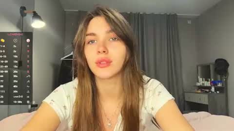 Snapshot of veluxe chatting on 07.19.26 Nia online show from 07.19.26
