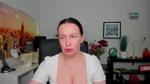 Snapshot of velvet_jasmine chatting on 09.11.25 Jasmine online show from 09.11.25