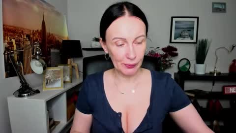 Snapshot of velvet_jasmine chatting on 09.17.25 Jasmine online show from 09.17.25