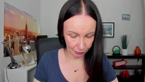 Snapshot of velvet_jasmine chatting on 10.06.25 Jasmine online show from 10.06.25