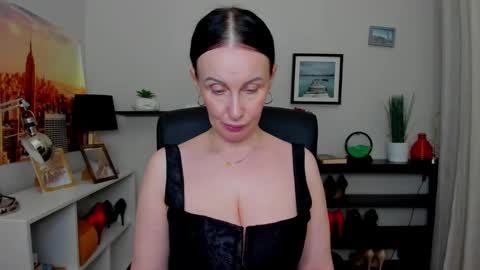 Snapshot of velvet_jasmine chatting on 10.16.25 Jasmine online show from 10.16.25