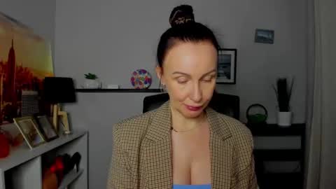 Snapshot of velvet_jasmine chatting on 10.23.25 Jasmine online show from 10.23.25