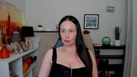 Snapshot of velvet_jasmine chatting on 10.24.25 Jasmine online show from 10.24.25