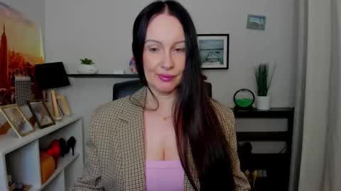 Snapshot of velvet_jasmine chatting on 10.27.25 Jasmine online show from 10.27.25