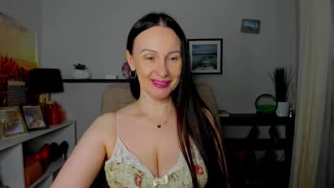 Snapshot of velvet_jasmine chatting on 11.06.25 Jasmine online show from 11.06.25