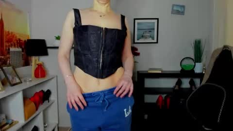 Snapshot of velvet_jasmine chatting on 11.15.25 Jasmine online show from 11.15.25