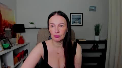 Snapshot of velvet_jasmine chatting on 11.25.25 Jasmine online show from 11.25.25