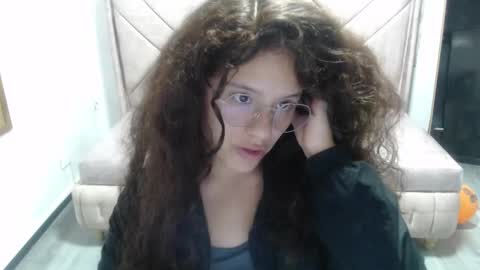 velvet_moon_v online show from 10.28.25