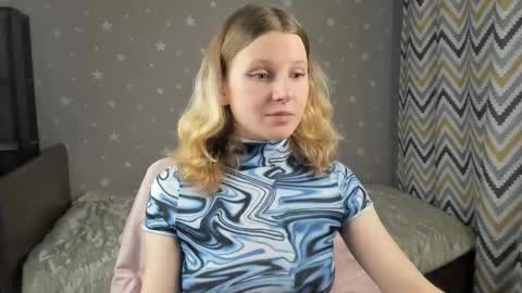 velvet_peach_ online show from 12.05.25