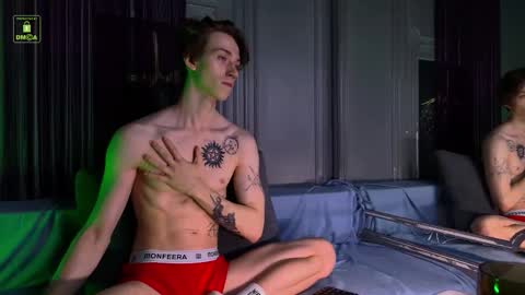 Snapshot of velvet_power chatting on 11.07.25 Ares online show from 11.07.25