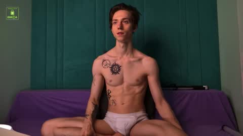 Snapshot of velvet_power chatting on 11.09.25 Ares online show from 11.09.25