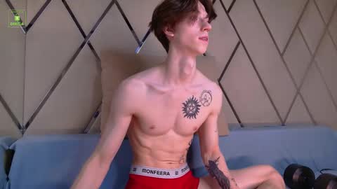 Snapshot of velvet_power chatting on 12.03.25 Ares online show from 12.03.25