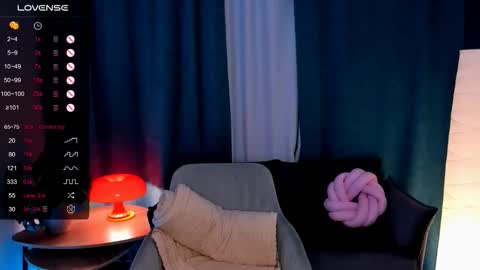 Snapshot of velvetcherry_ chatting on 11.30.25 Mia online show from 11.30.25