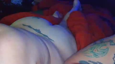 Snapshot of velvetrose68 chatting on 10.31.25 Velevetrose68 online show from 10.31.25