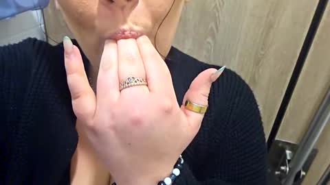 Snapshot of velvetroulette chatting on 11.05.25 velvetroulette online show from 11.05.25