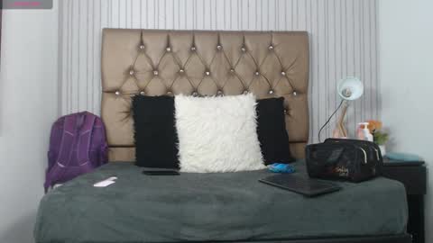 Snapshot of veneno_hot chatting on 02.04.25 veneno hot online show from 02.04.25