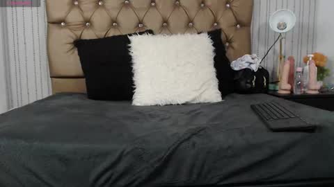 Snapshot of veneno_hot chatting on 02.05.25 veneno hot online show from 02.05.25