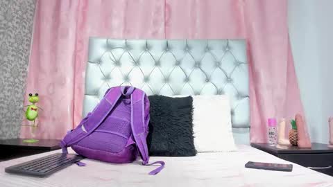 Snapshot of veneno_hot chatting on 12.15.25 veneno hot online show from 12.15.25