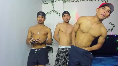 Snapshot of venus_boy2 chatting on 11.07.25 venus_boy2 online show from 11.07.25