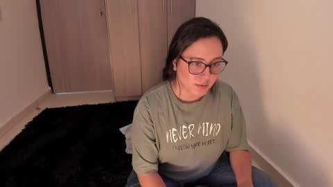 Snapshot of venus_cat_ chatting on 10.04.25 Venus online show from 10.04.25