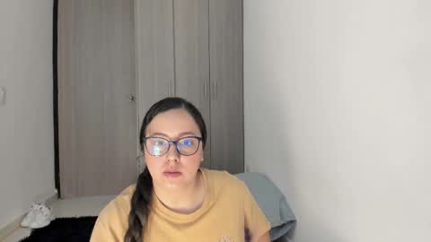 Snapshot of venus_cat_ chatting on 10.05.25 Venus online show from 10.05.25