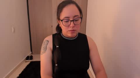 Snapshot of venus_cat_ chatting on 10.12.25 Venus online show from 10.12.25