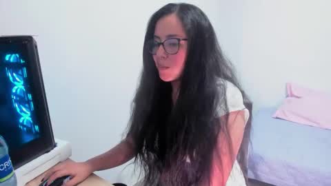 Snapshot of venus_cat_ chatting on 10.18.25 Venus online show from 10.18.25