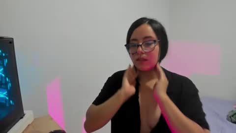 Snapshot of venus_cat_ chatting on 10.22.25 Venus online show from 10.22.25