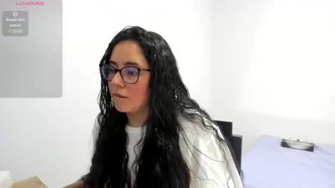 Snapshot of venus_cat_ chatting on 10.30.25 Venus online show from 10.30.25