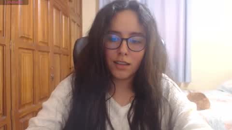 Snapshot of venus_cat_ chatting on 12.20.25 Venus online show from 12.20.25