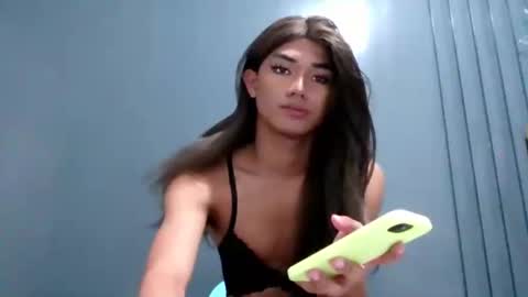 Snapshot of venus_cum18 chatting on 12.21.25 VenusDelicious online show from 12.21.25