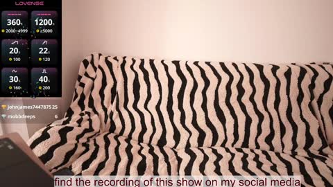 Snapshot of venus_in_jeans chatting on 01.13.26 Bella online show from 01.13.26